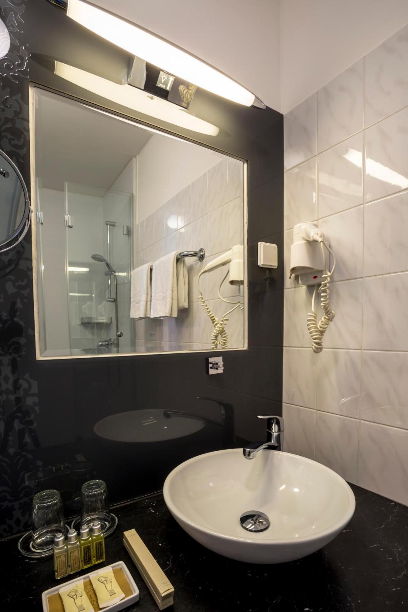 Boutique Hotel Columbia Вена Экстерьер фото